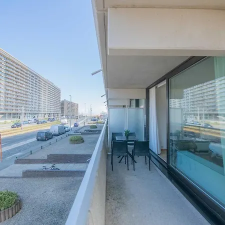 Between Waves أوستيند