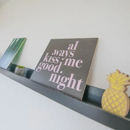 Between Waves * Ostende