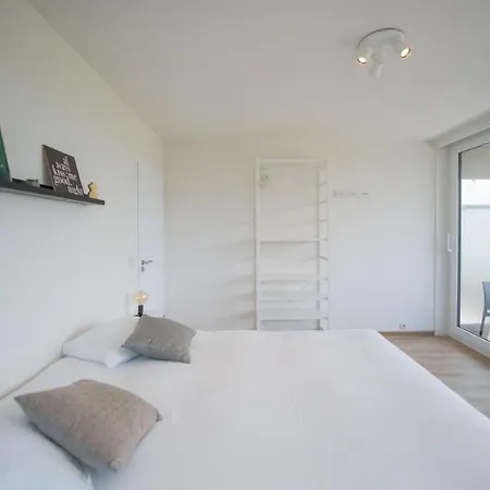 Between Waves Ostende