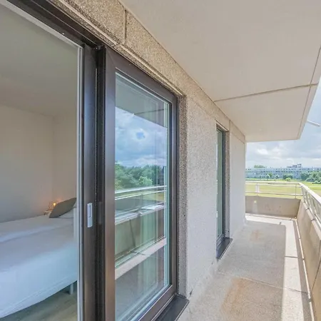 Between Waves * أوستيند