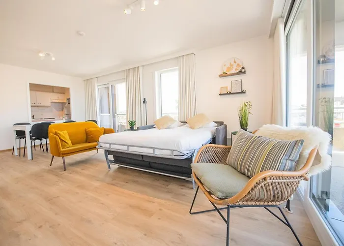 Between Waves Apartment *