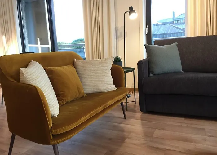 Apartment Between Waves *