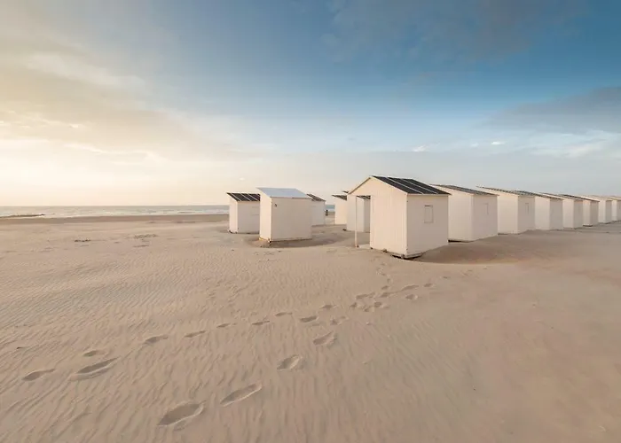 Apartment Between Waves *