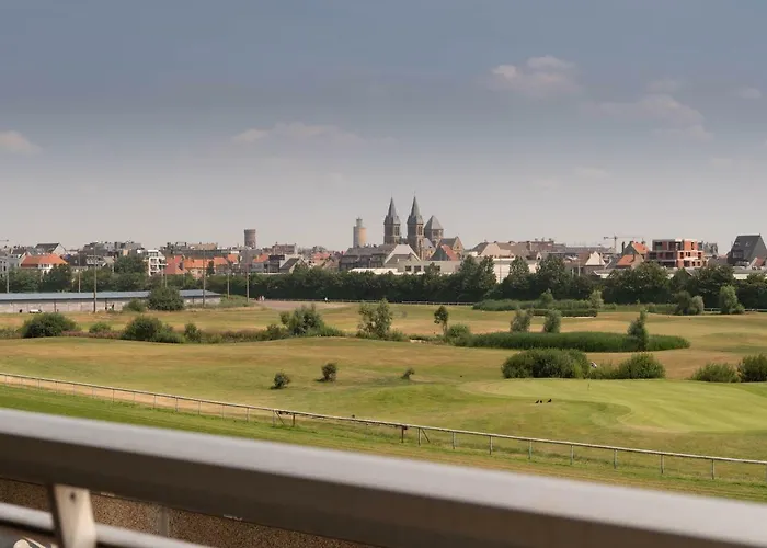 Between Waves * Ostend