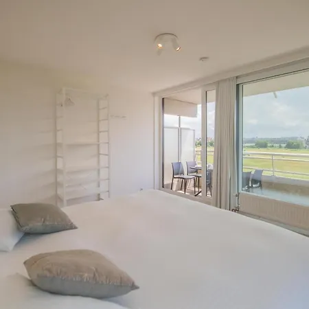 Between Waves Oostende