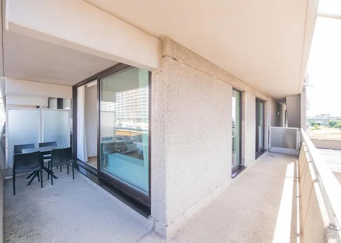 Daire Between Waves *