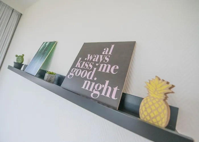 Between Waves * Oostende